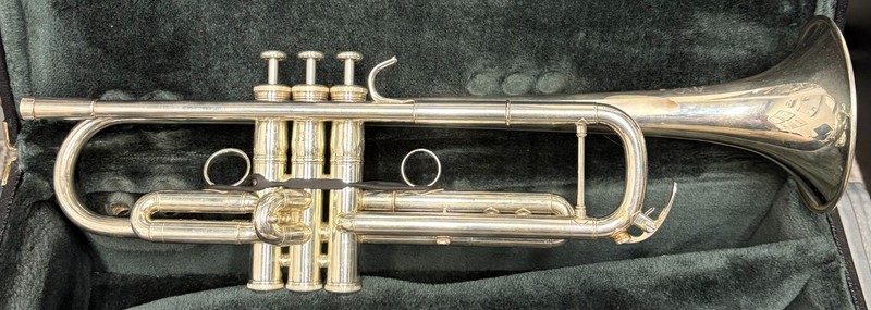 Yamaha Xeno Trumpet, Silver Finish, Gold Brass Bell, Model YTR8335RG