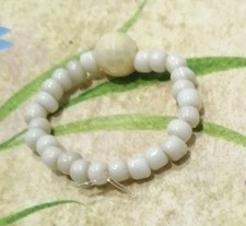 Cremefarbene kleine Glasperlen & Acrylperlen ...