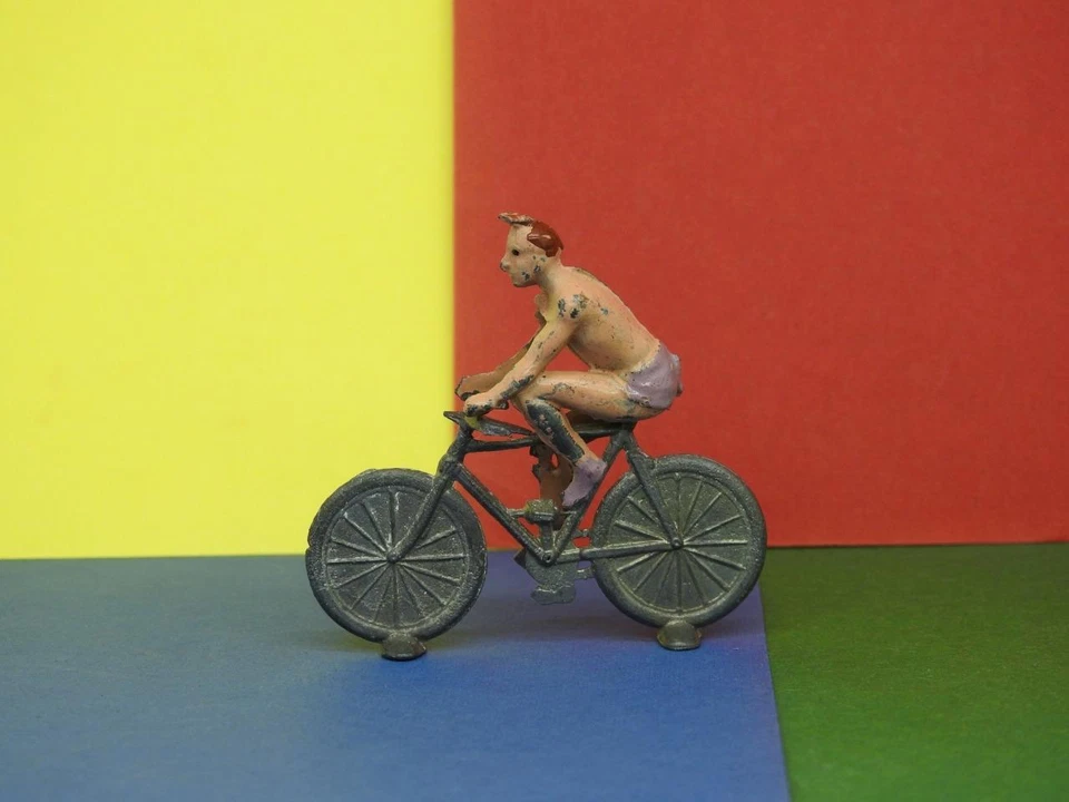 CHARBENS VINTAGE PRE-WAR LEAD MIMIC CIRCUS RARE ACROBAT ON A BICYCLE - Image 3 of 4