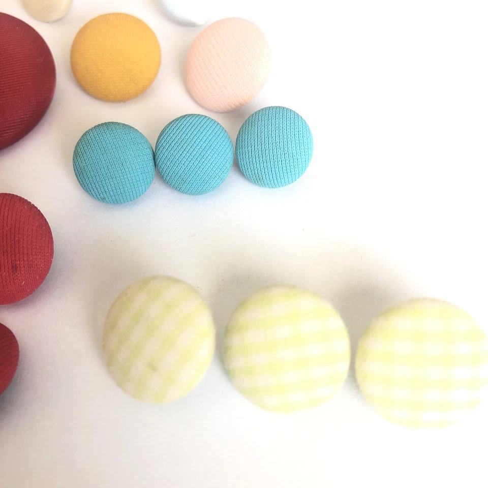LOT Of 19 PIECES Vintage Fabric And Other Buttons - Image 4 of 4
