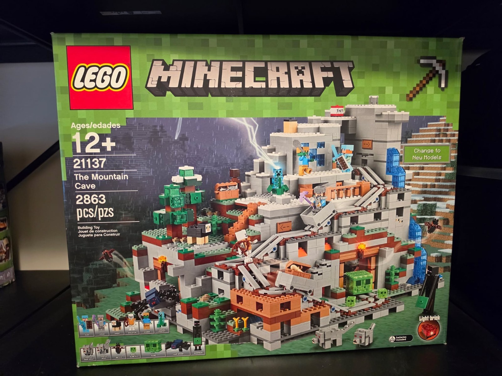 LEGO Minecraft: The Mountain Cave (21137) Retired set, brand new!