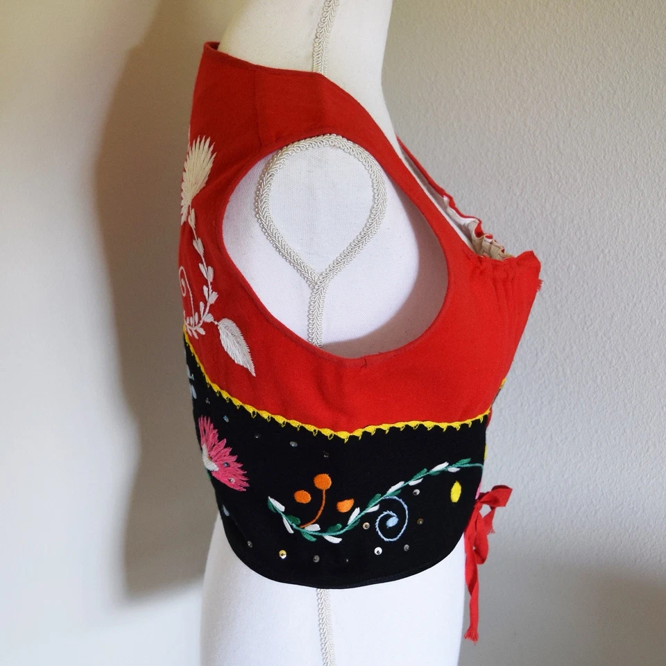 Disfraz folclórico Lavradeira Viana do Castelo Portugal chaleco bordado con cordones Foto 4 de 4