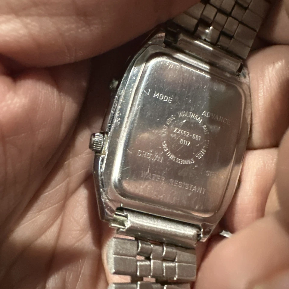 Vintage WALTHAM Alarme Chrono Quartzo Analógico Digital Funciona Mas Analógico Precisa de Reparo - Imagem 4 de 4