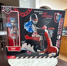 Monster High Ghoulia Yelps Scooter Doll Playset TRU Exclusive New Sealed 2011