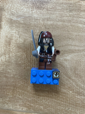 LEGO - PotC Captain Jack Sparrow - Minifigure Magnet / Glued with 2 x 4 Brick
