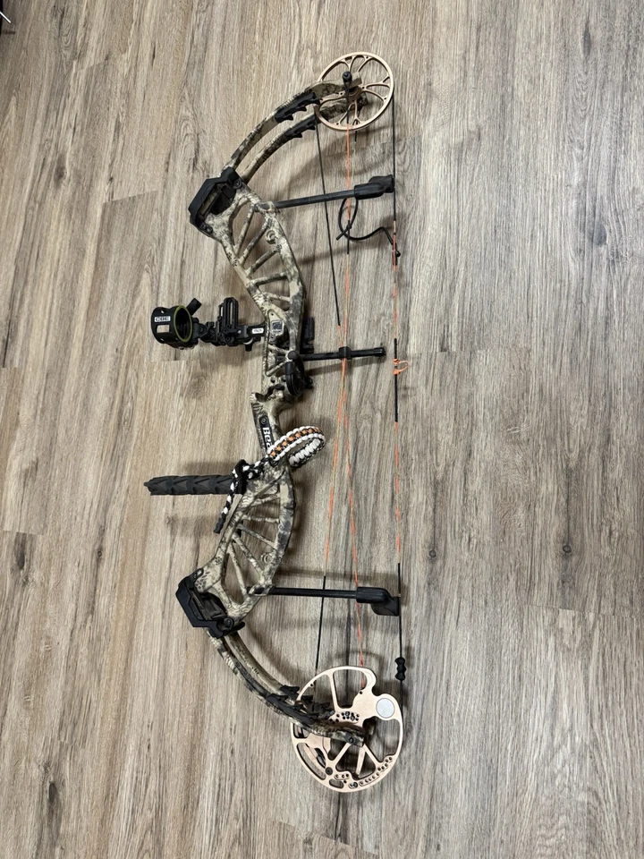 Arco compuesto para mano derecha Bear Archery Approach Kyptek camuflaje con mira de pasador único CBE Foto 2 de 3