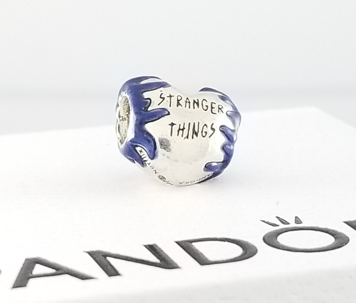 PANDORA x Stranger Things Glow-in-the-dark Silver Heart Charm s925