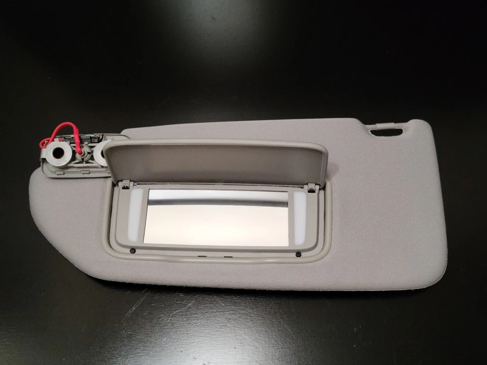 2003 - 2006 Volvo XC90 Right GRAY Cloth Homelink Sun Visor DRIVER W/ Lights - Image 4 of 4