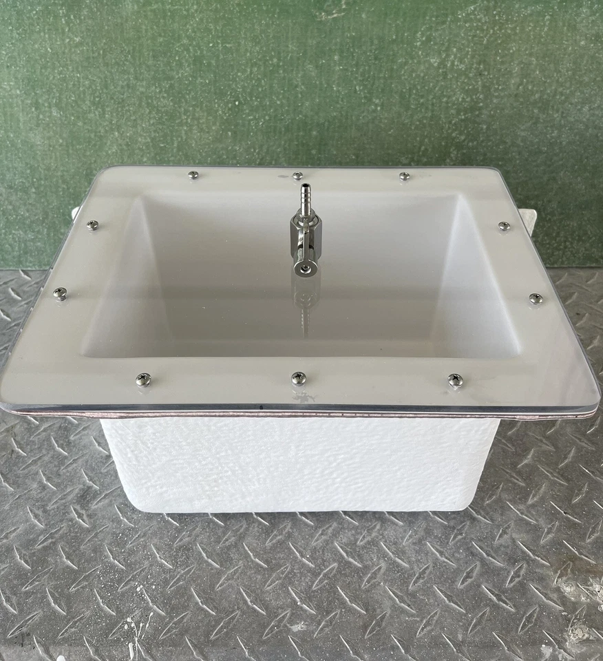 Pequeño pozo de cebo de cofre de mar, caja de bomba Livewell o caja de sumidero solamente Foto 4 de 4