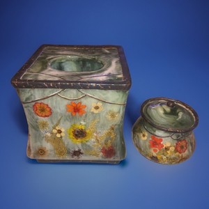 FRESH FIELDS Pressed Flowers Acrylic Tissue Cover And Cotton Jar Bathroom Decor
