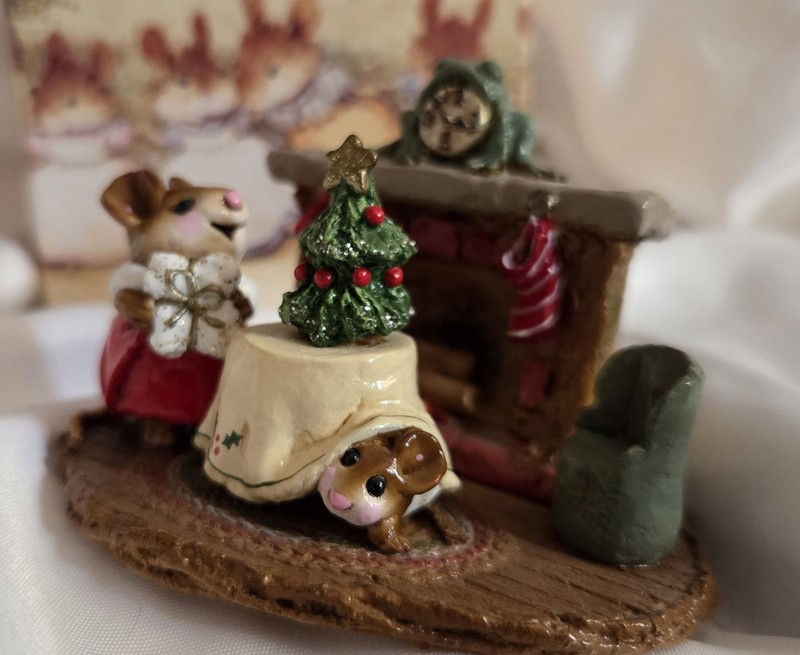 Wee Forest Folk- M-191 Christmas Eve - Retired - Mouse w/fireplace 1993