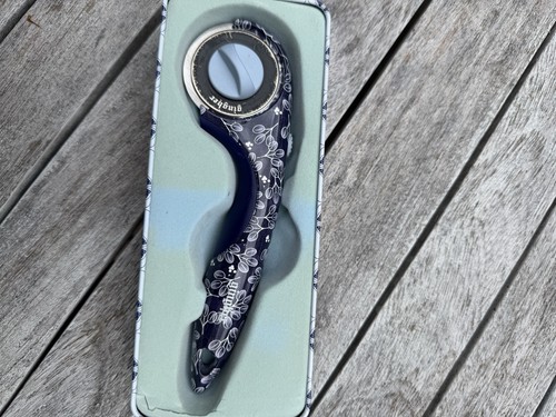 Gingher Rotary Cutter Ergonomic Handle- With Matching Tin Case. 