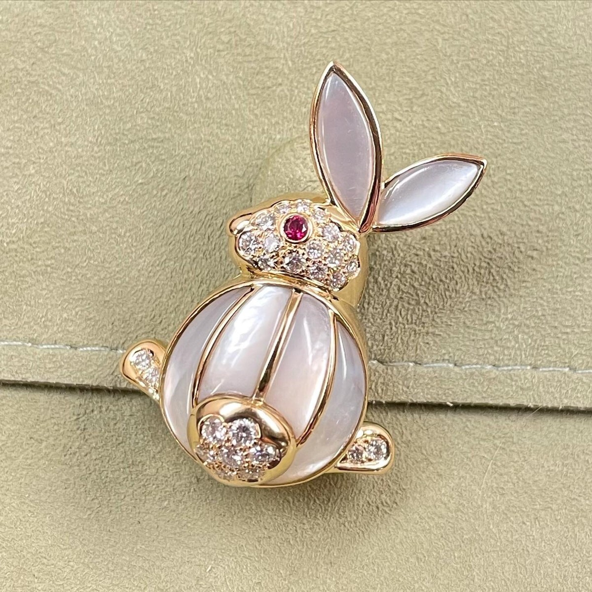 Adorable Van Cleef & Arpels 18K YG Mother-of-Pearl Diamond Ruby