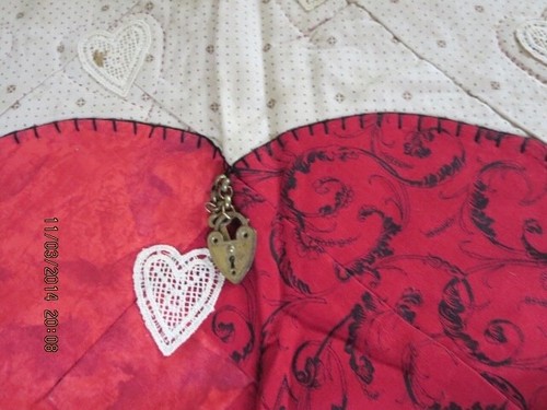 MACHINE QUILTED BROKEN HEART WALL HANGING --HAND APPLIQUE HEART & LACE---#V3A-26 - Picture 2 of 24
