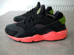 hyper punch nike huarache