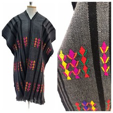 Vintage VTG 1970s 70s Gray Black Woven Knit Boho Bohemian Poncho