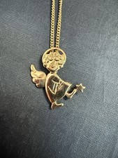 NEW Avon 1978 Playful Angel Girls Necklace 3/4" Pendant on 15" Gold Tone Chain