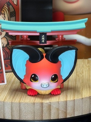 POP MART YOKI Travel Around The World Series ''Torii'' Figur mit Box & Karte