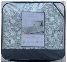 Threshold 8pc:comforter,shams,pillows Green Richland Floral Comforter Set, Queen