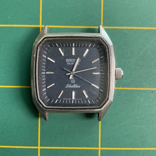 Vintage SEIKO QUARTZ SILVERWAVE 8221 500A FOR PARTS OR REPAIR WATCH 