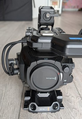 Blackmagic URSA Mini Pro 4.6k G1 + Viewfinder + VCT Shoulder Mount