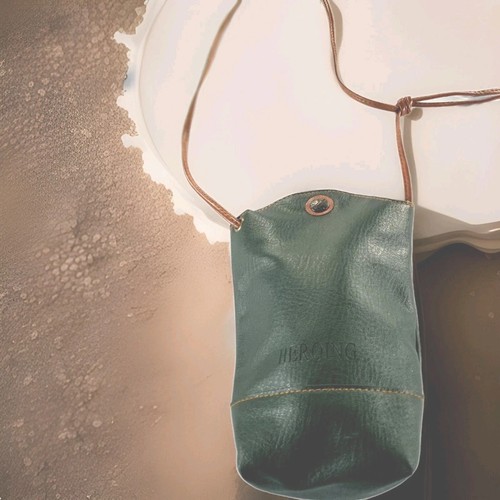 Heroing Brand Vintage Italian Leather Green Pouch w/Chestnut Strap. Y2K. EC.