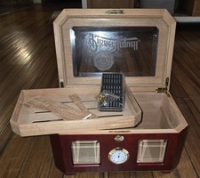 New Pilsner Urquell Cedar Lined Cigar Humidor Hygrometer Beveled Glass Locking