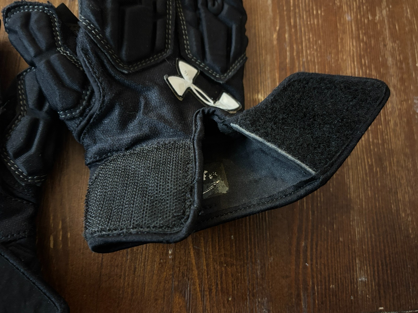 Under Armor Black Football Gloves Size Standard Half Finger Padded thumbnail 3