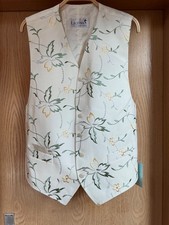  Neue elegante , cremefarbene Herrenweste  in Gr.52 von Licona 