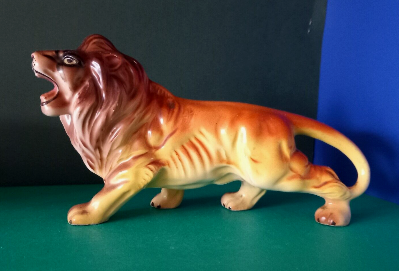 VINTAGE ROARING LION PORCELAIN ORNAMENT FIGURINE marked "FOREIGN" 1970