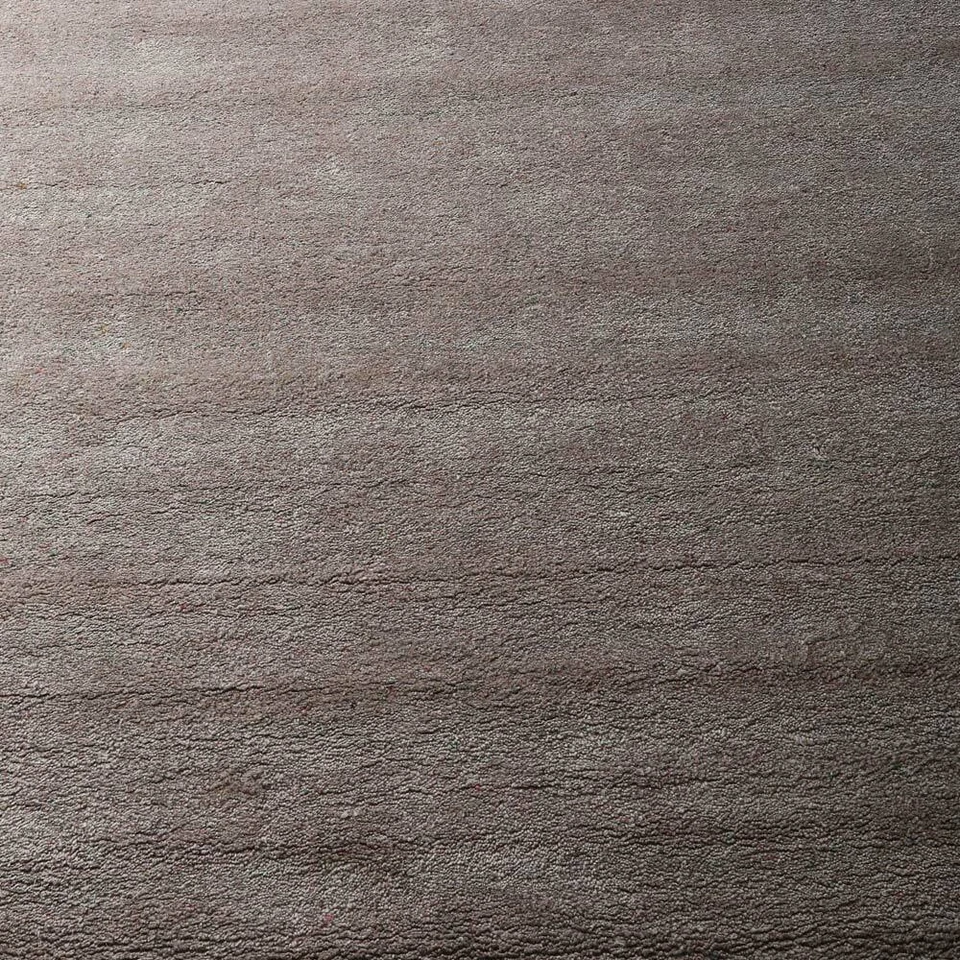 Alfombra ecológica de mezcla de seda con telar anudado a mano beige liso BBH Homes BBLSM111 Foto 3 de 4