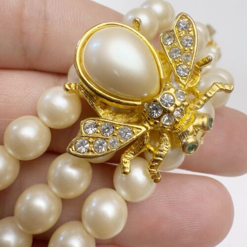 Brazalete de abeja vintage firmado por Joan Rivers de perlas de imitación triple hilo estrás - Imagen 5 de 9