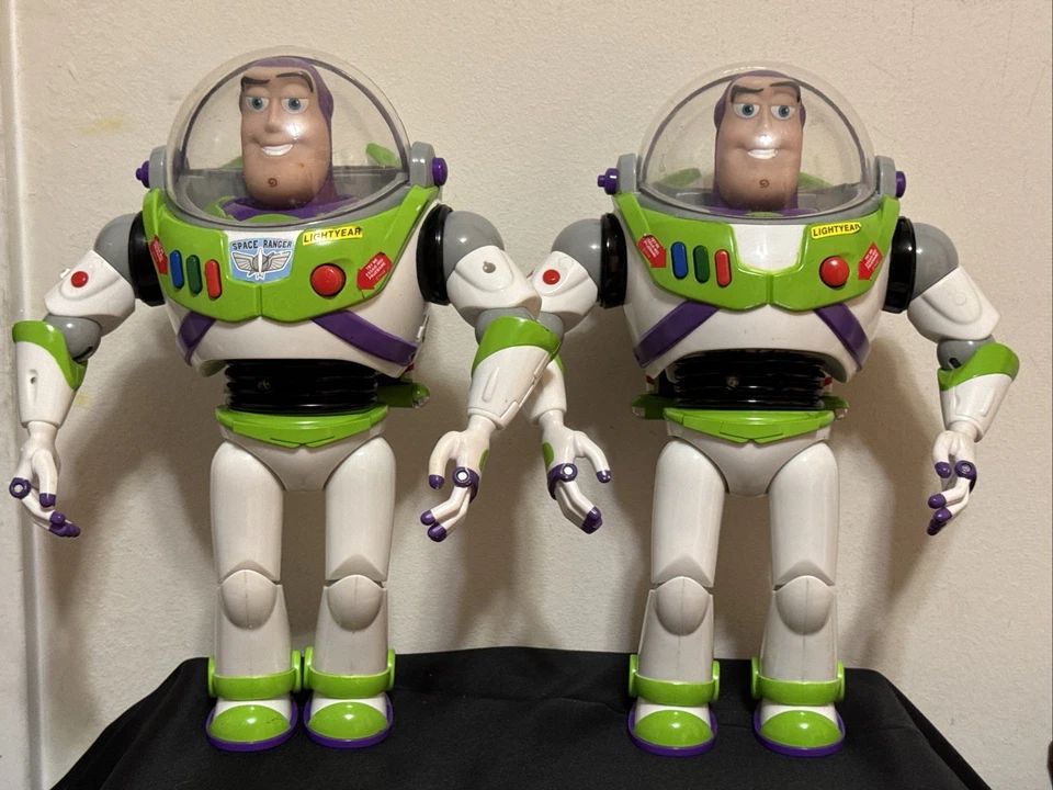 Conjunto de 2 bonecos de ação Disney Toy Story Buzz Lightyear Ultimate Talking trabalho 12"" - Imagem 3 de 4
