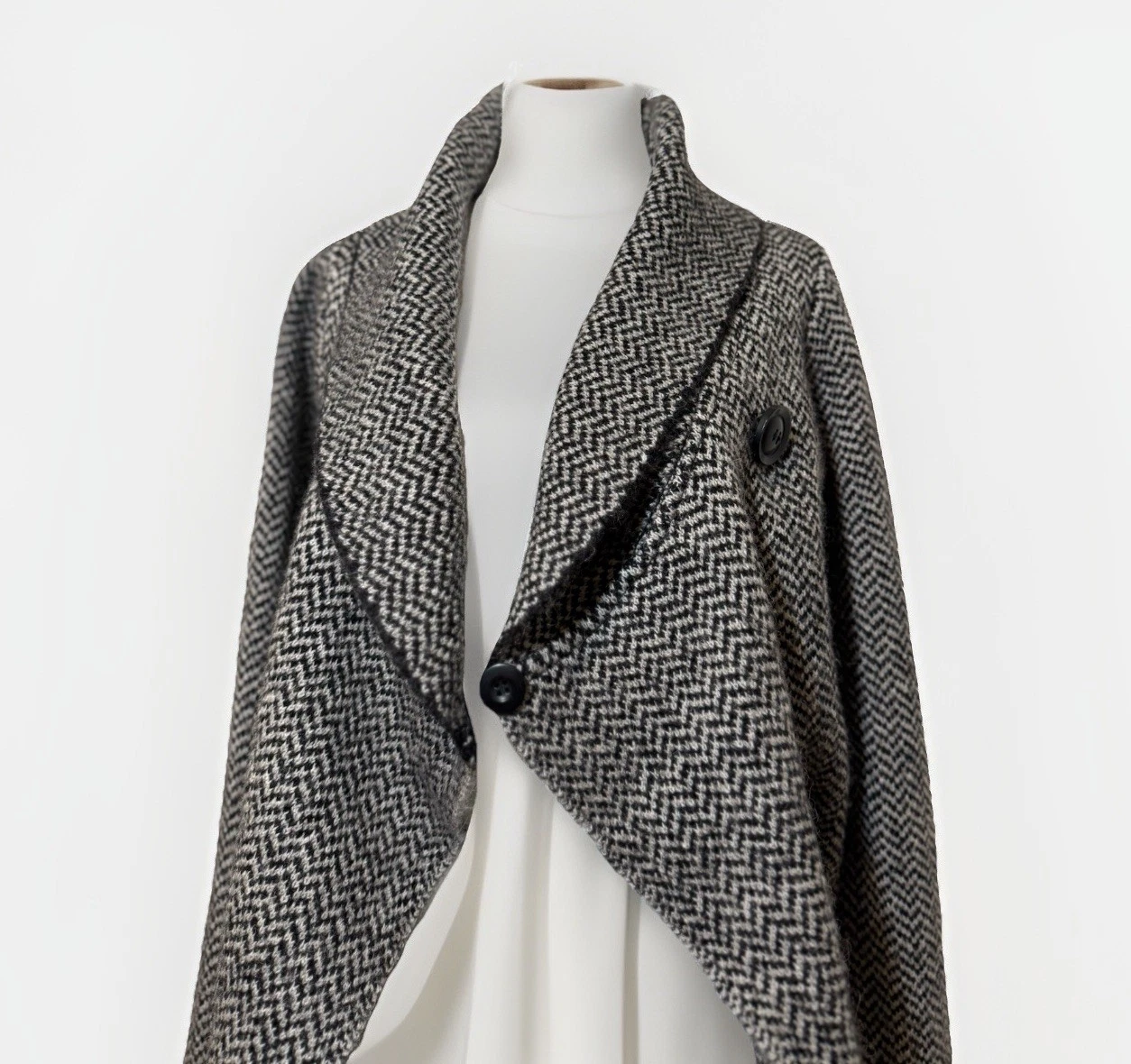 Ellen Tracy Black & White Haringbone Slouchy Sweater Size L Wool Poncho Shawl