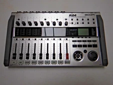 ZOOM R24 Portable Multitrack Recorder w/SanDisk Extreme PRO Card
