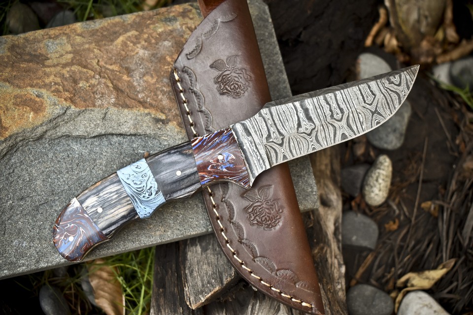 Ashen Edge Hand Skinner Knife Twist Damascus Mixed Material