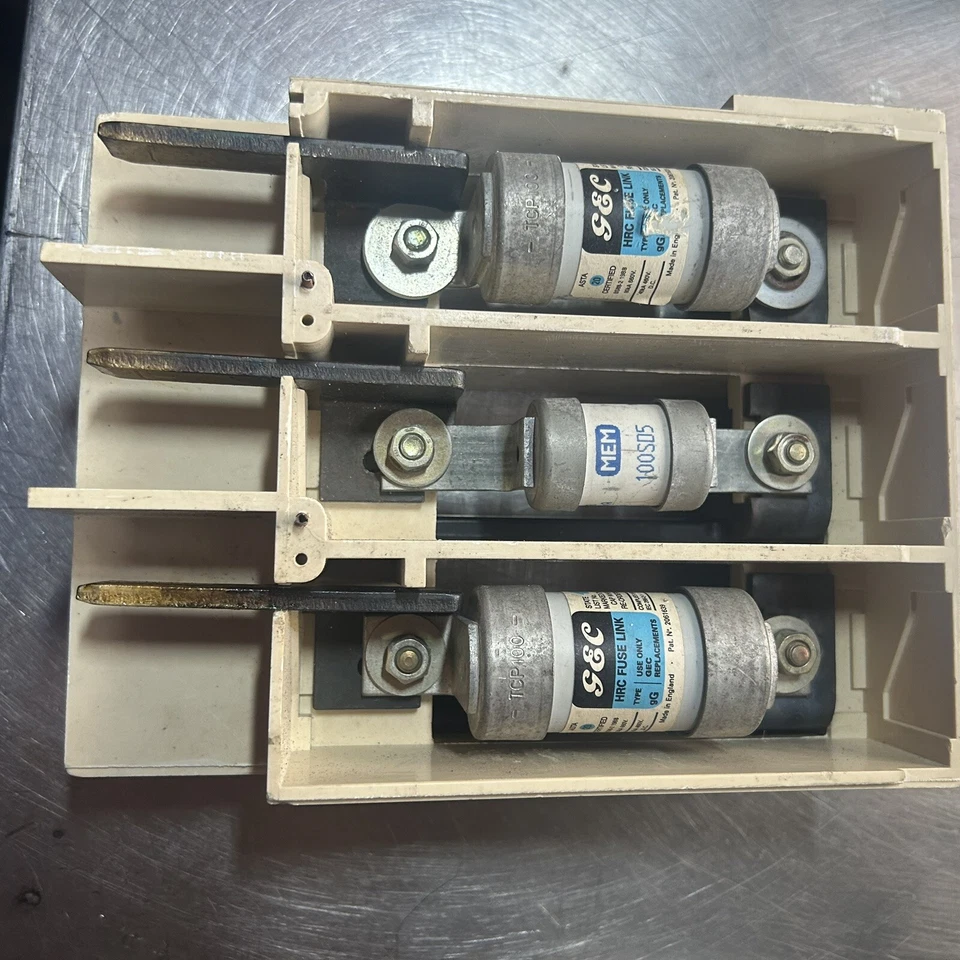 GEC FUSED SWITCH UNIT 100AMP 415v - Image 2 of 2