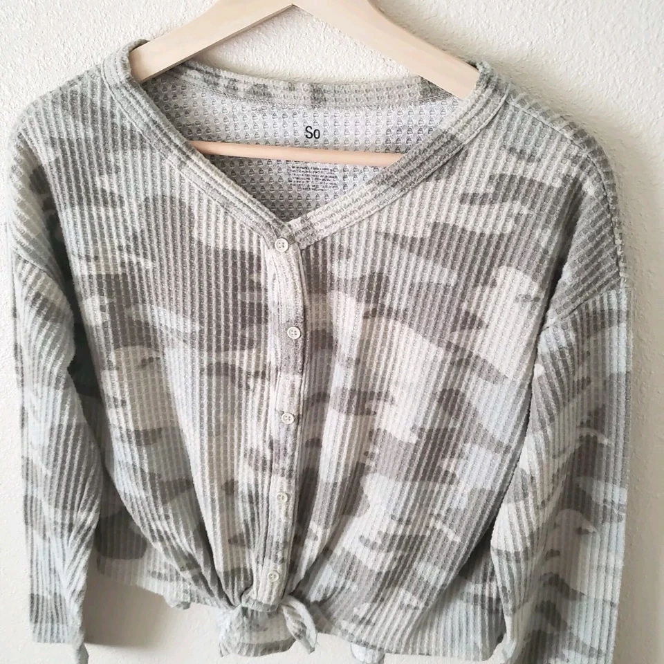 So Gris/Verde Camuflaje Waffle Tejido Botón Corbata Frontal Niñas XL 14/16 Manga Larga Foto 2 de 4