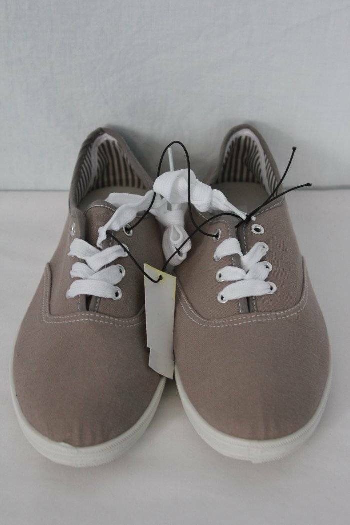 NEW Womens Tennis Shoes Size 9 Gray Flats Canvas LaceUp Casual