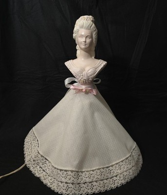 Vintage Marie Antoinette Doll Lamp Chalkware Plaster lamp! Beautiful Works!!!