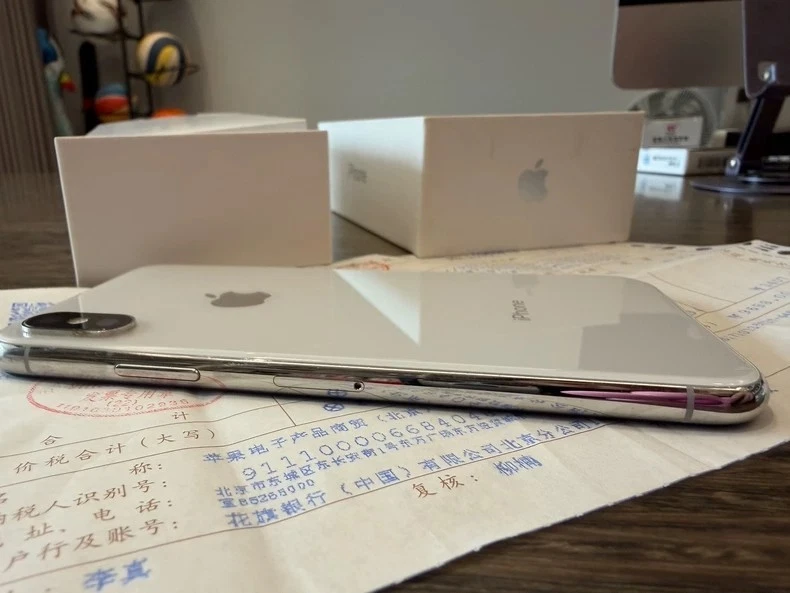 Apple iPhone X 64GB 256GB All Colours Unlocked Smartphone in box Re-Sealed 1Year - Image 3 of 4