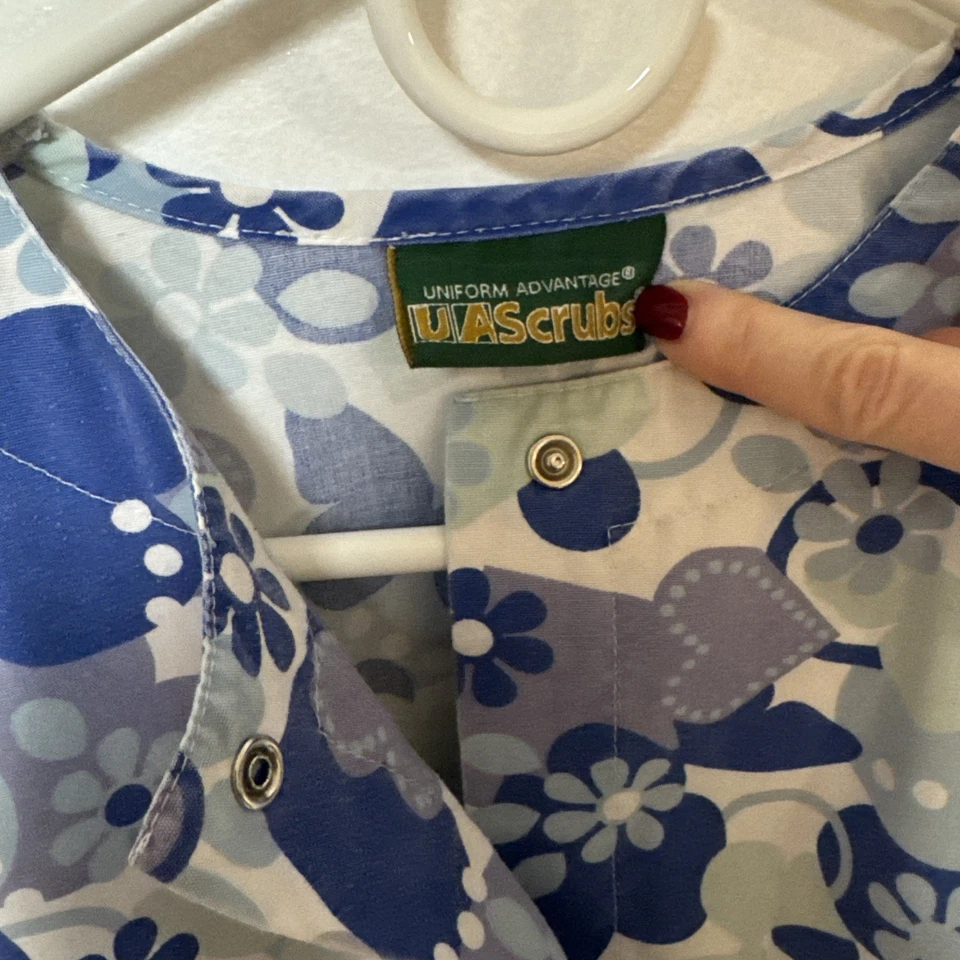 Uniform Advantage UA Scrubs Scrub Jacket – Blue Floral Hearts (L) – Used Great - Image 2 of 3