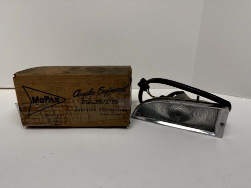 1960-1961 Plymouth Valiant Left Parking Light Lamp Assembly 2093343 NOS - Picture 3 of 11