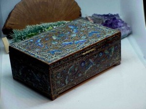 ANTIQUE CHINESE CLOISONNE ENAMEL BUTTERFLY BRASS HUMIDOR CIGARETTE BOX Floral