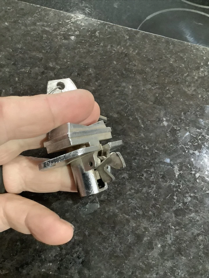 ¿Lincoln Zephyr de la década de 1950? Bloqueo de guantera FZ-975 Foto 4 de 4