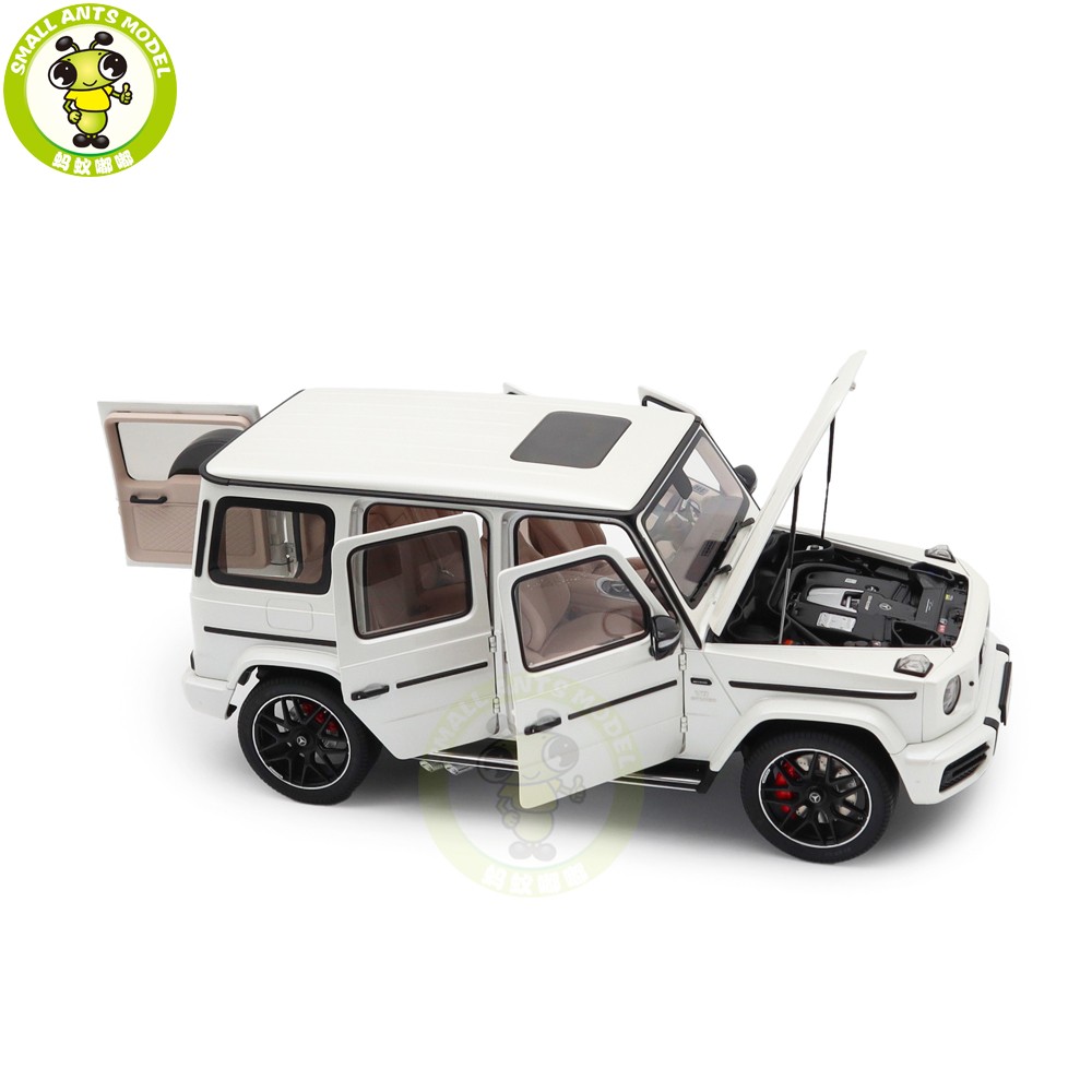 Mercedes AMG G63 diamand white 2023 1/43 solido neuf