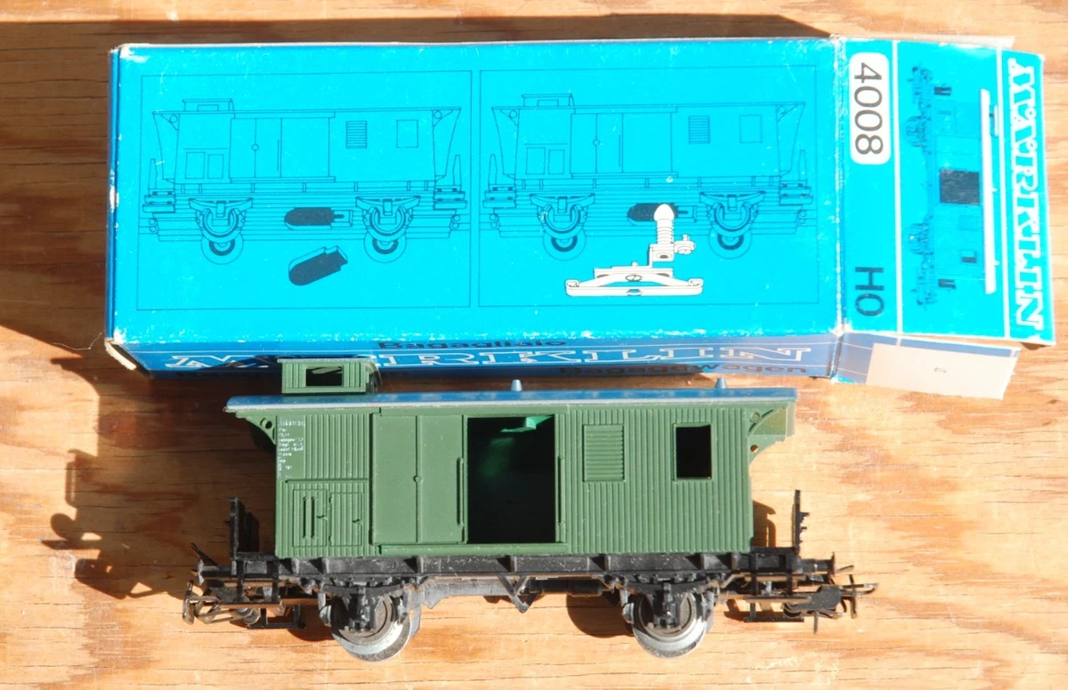 Voitures de voyageurs multicolores Märklin pour modélisme ferroviaire à l'échelle HO