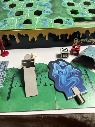 Juego de mesa Milton Bradley 1995 incompleto Goosebumps Terror in the Graveyard - Imagen 4 de 12