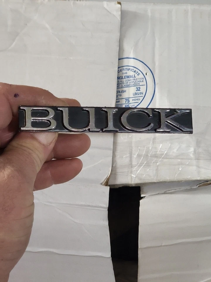 Placa de rejilla de radiador emblema Buick LeSabre Century Electra nuevo 1977-1991 GM NOS  Foto 2 de 4