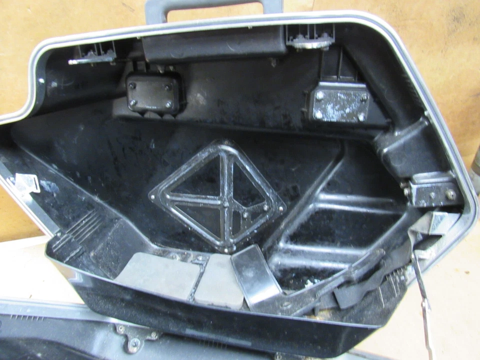 1983 Yamaha Venture Royal XVZ12TDK седельная сумка правая сторона - Изображение 2 из 4